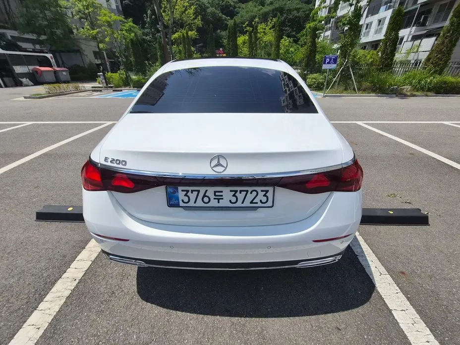 Mercedes-Benz E-Class — фото 4