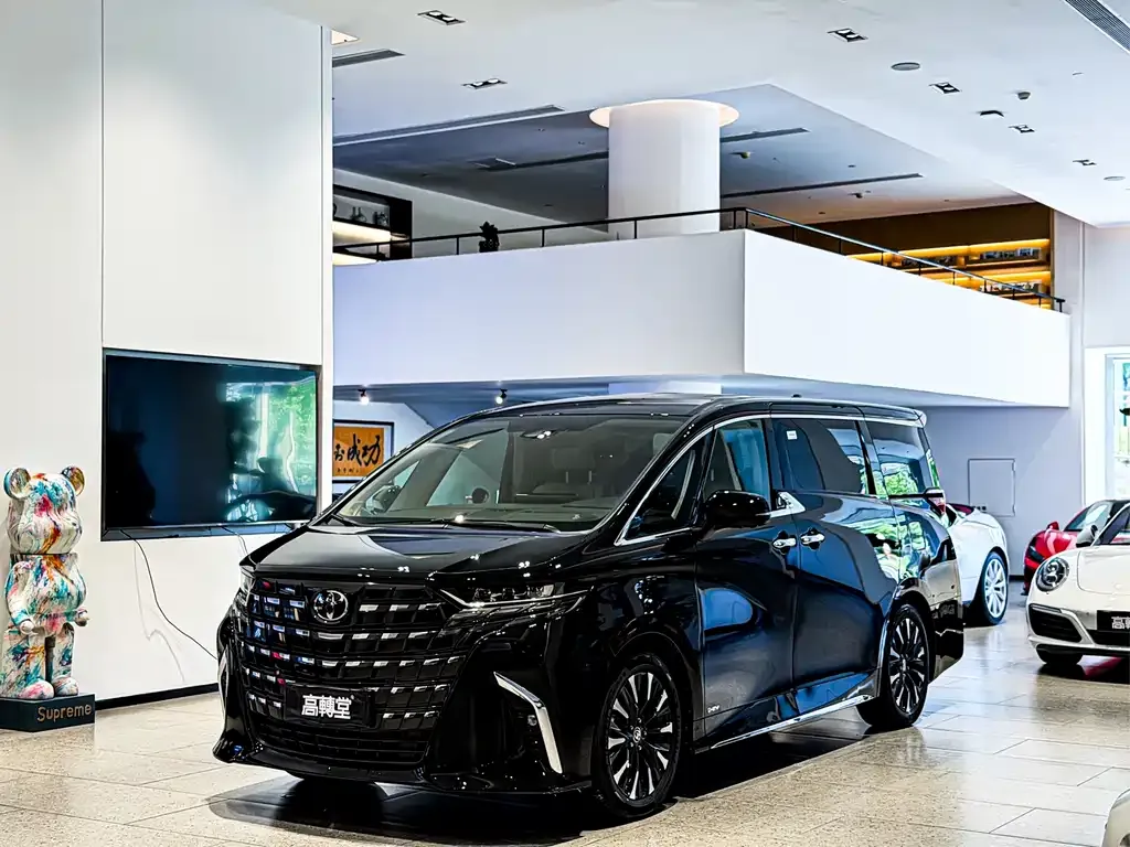 Toyota Alphard — фото 1