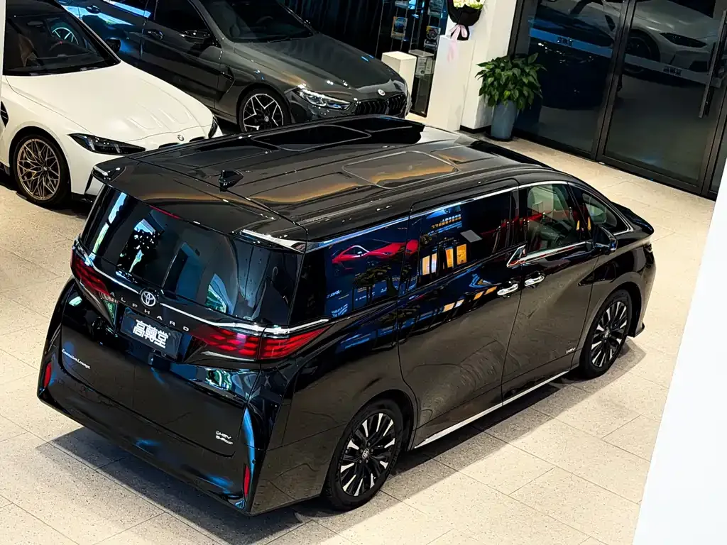 Toyota Alphard — фото 8