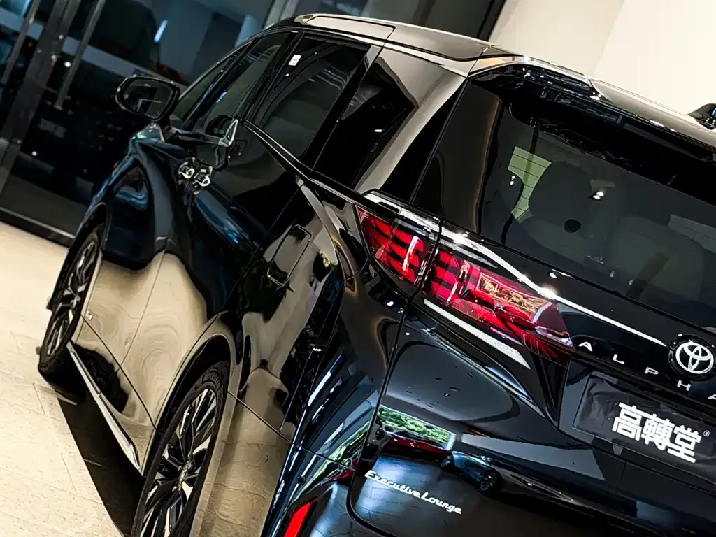 Toyota Alphard — фото 2