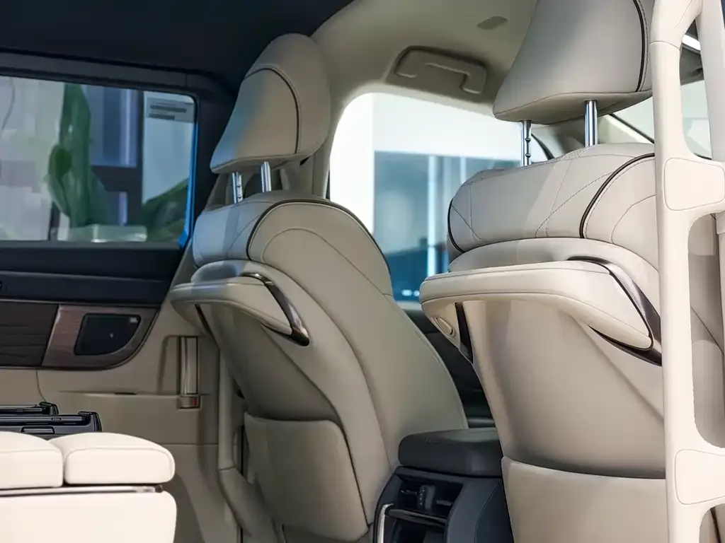 Toyota Alphard — фото 9