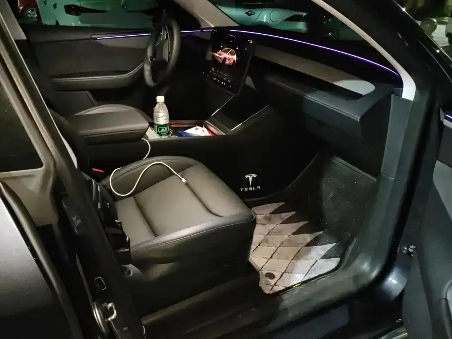 Tesla Model Y — фото 4
