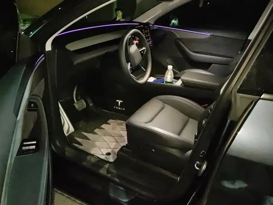 Tesla Model Y — фото 10