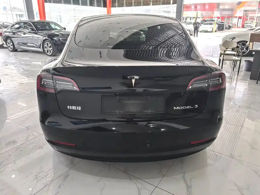 Tesla Model 3 — фото 8