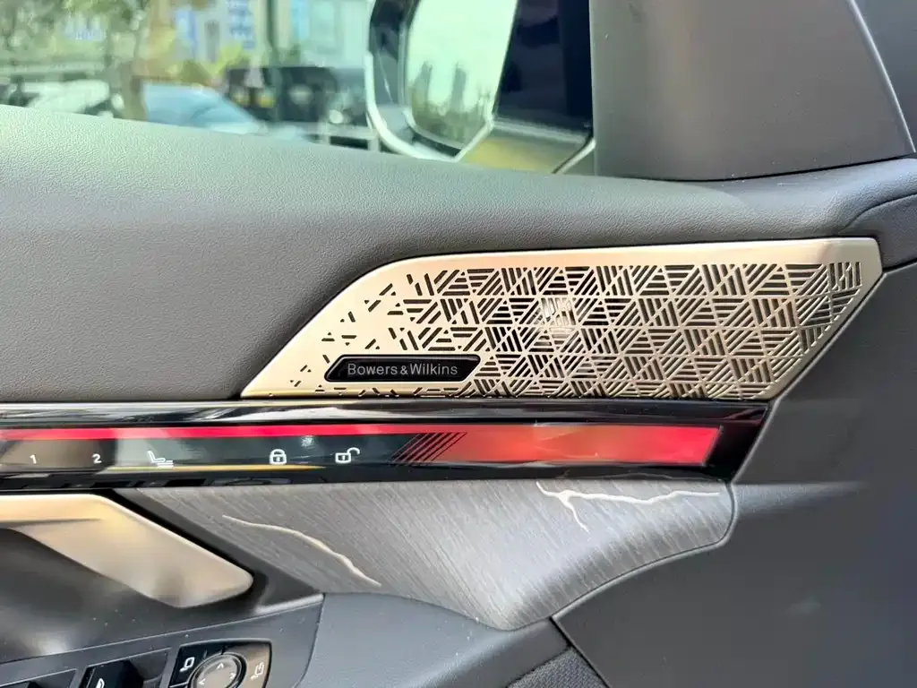 BMW 5 Series — фото 10