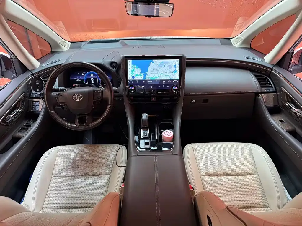 Toyota Alphard — фото 8