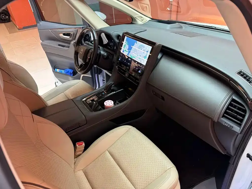 Toyota Alphard — фото 3