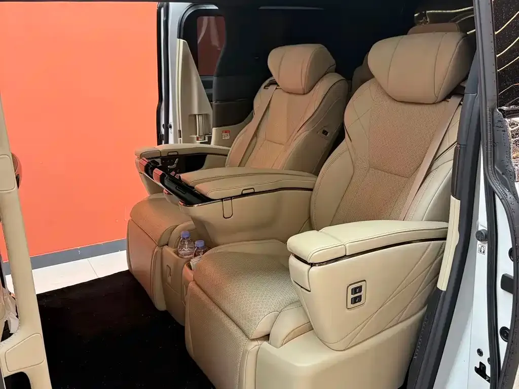 Toyota Alphard — фото 5