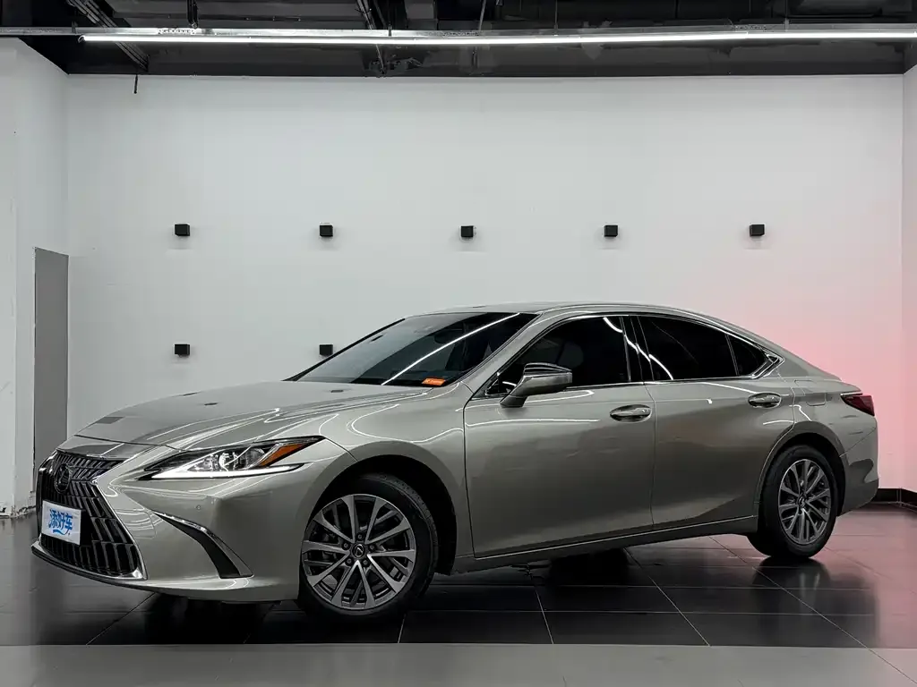 Lexus ES — фото 1