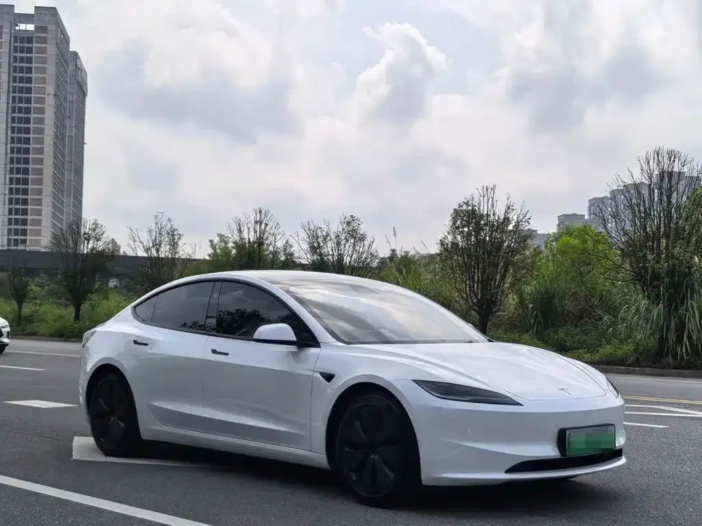 Tesla Model 3 — фото 3