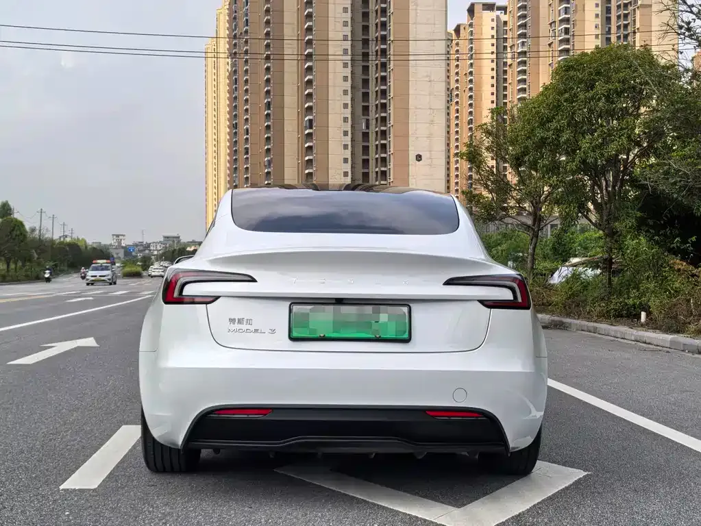 Tesla Model 3 — фото 4