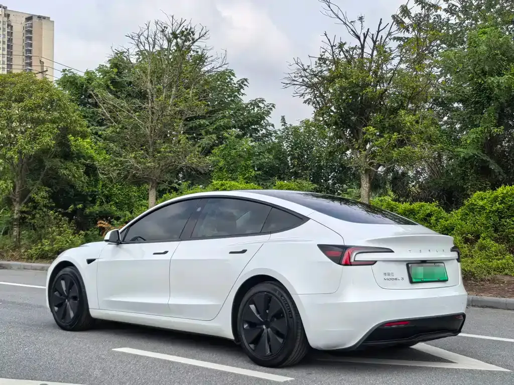 Tesla Model 3 — фото 7