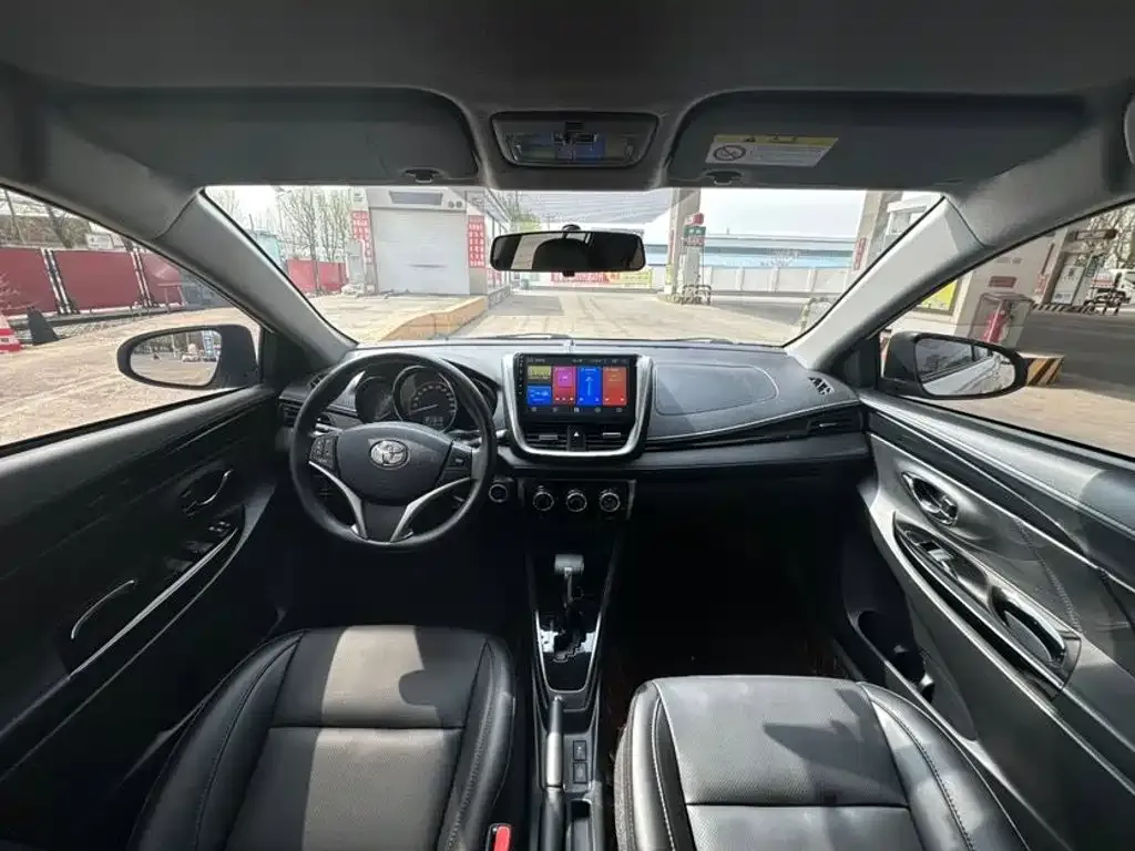 Toyota Yaris L — фото 3
