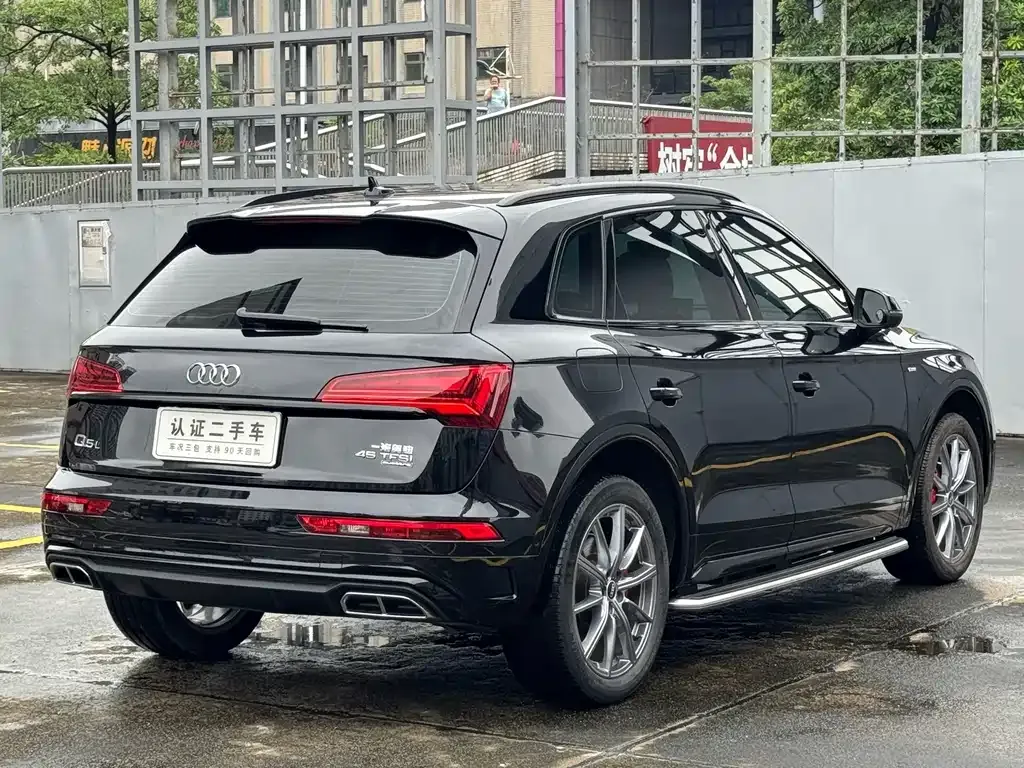 Audi Q5L — фото 10
