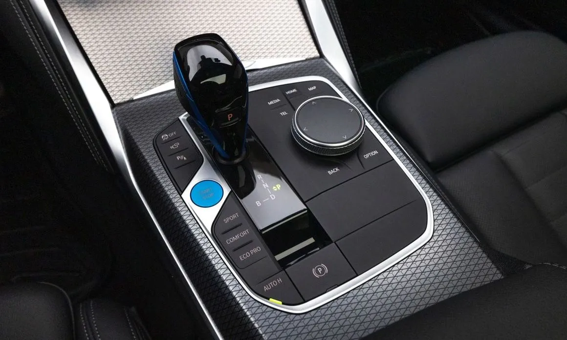 BMW i4 — фото 6