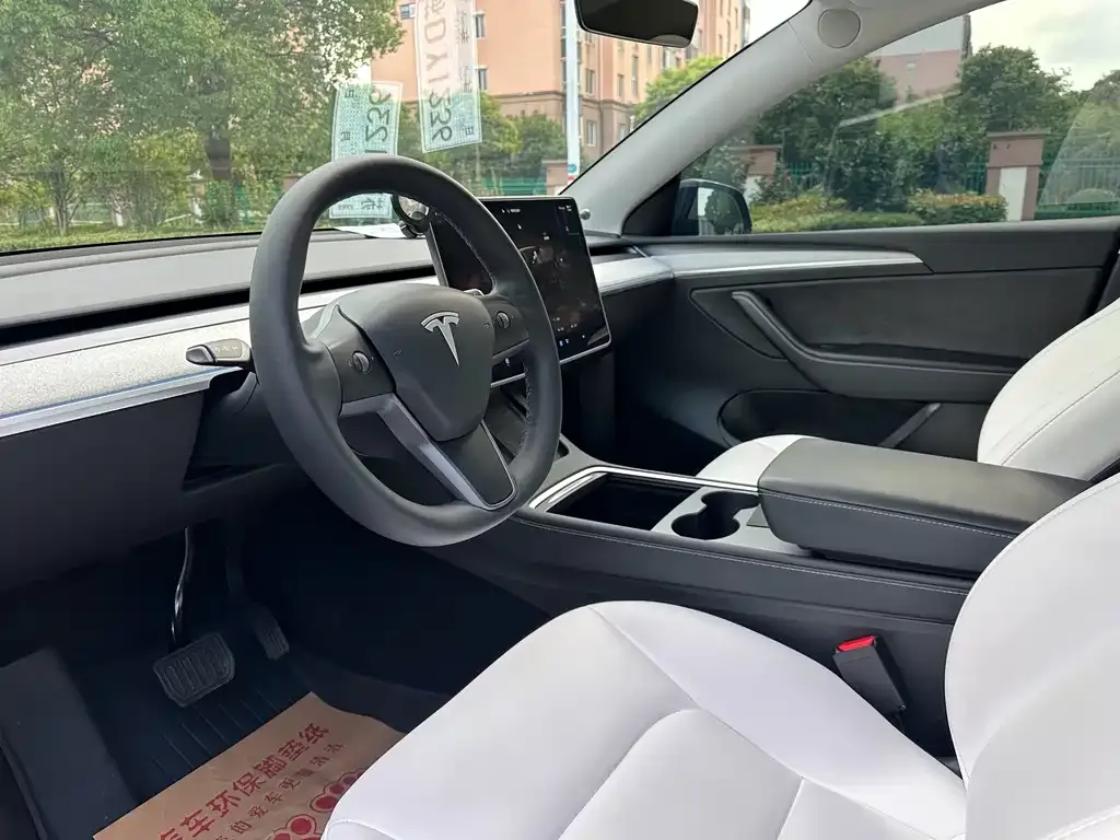 Tesla Model Y — фото 3