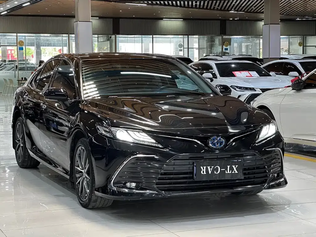 Toyota Camry — фото 8