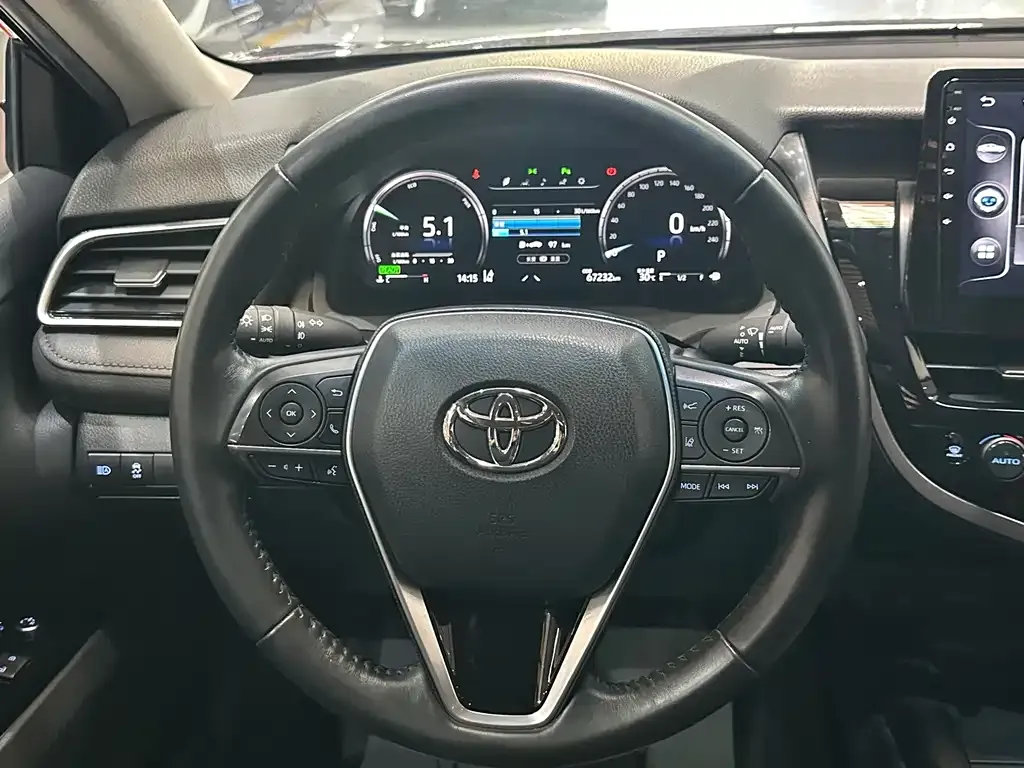 Toyota Camry — фото 6