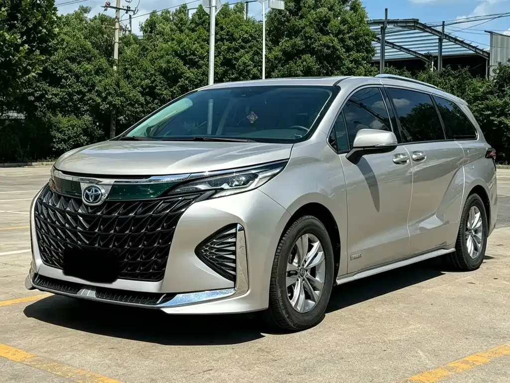 Toyota Sienna — фото 1