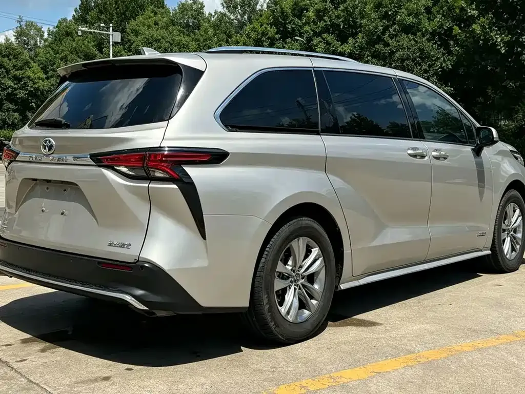 Toyota Sienna — фото 6