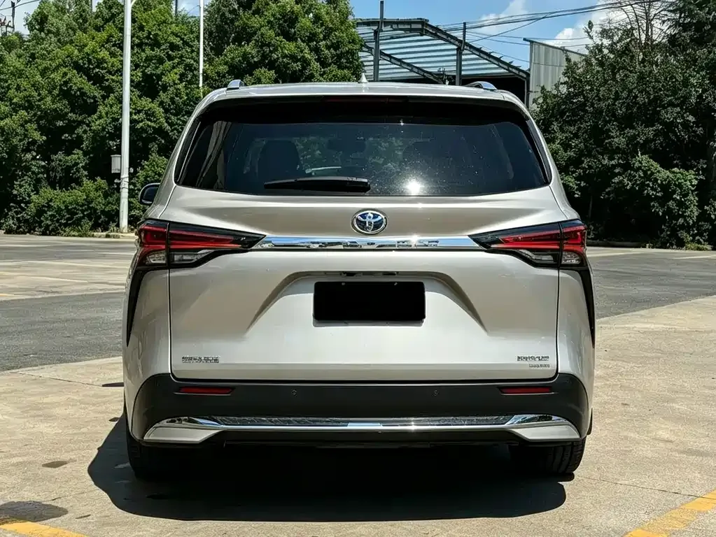 Toyota Sienna — фото 9