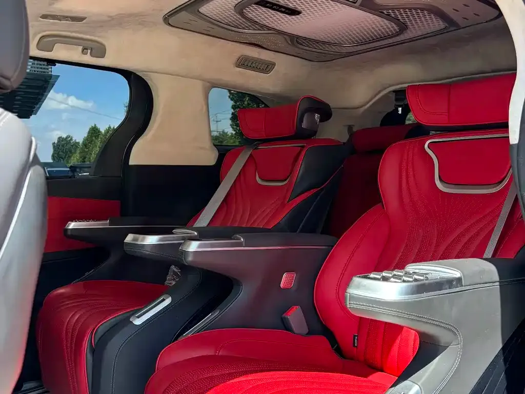 Toyota Sienna — фото 2