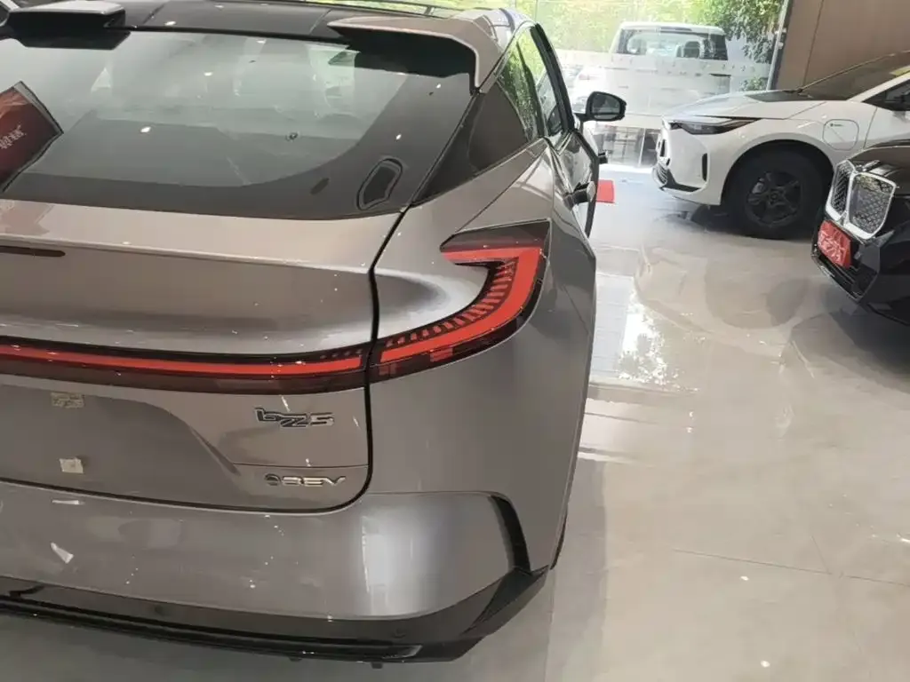 Toyota bZ5 — фото 8