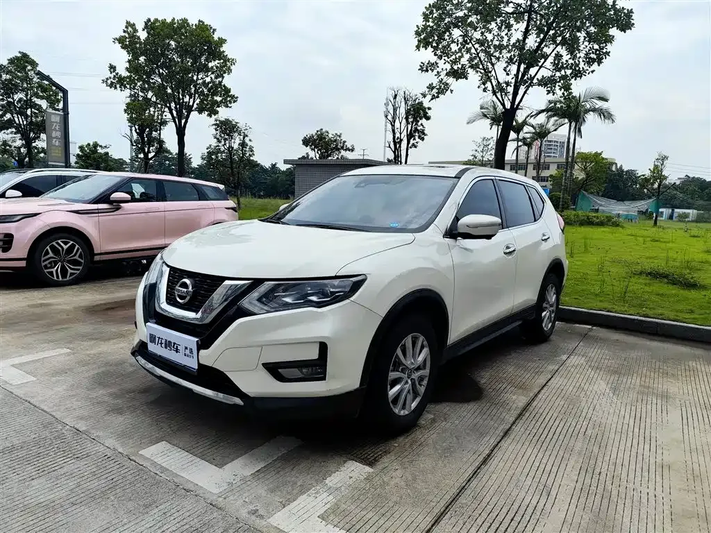 Nissan X-Trail — фото 1