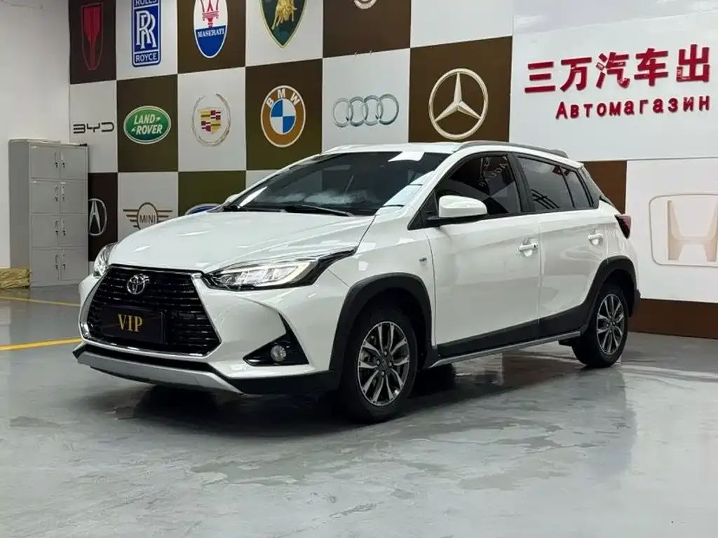 Toyota Yaris L — фото 1