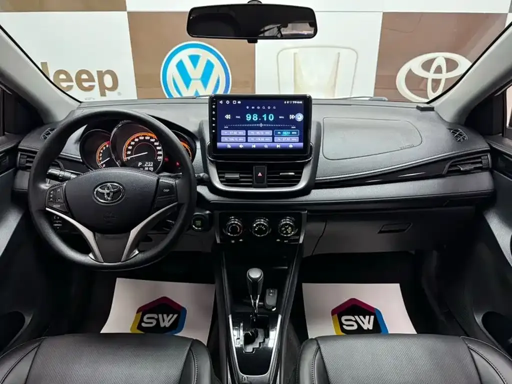 Toyota Yaris L — фото 2