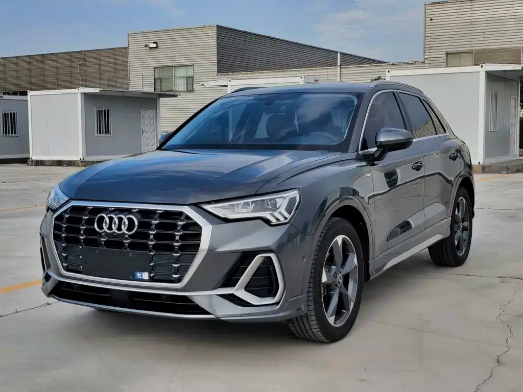 Audi Q3 — фото 1