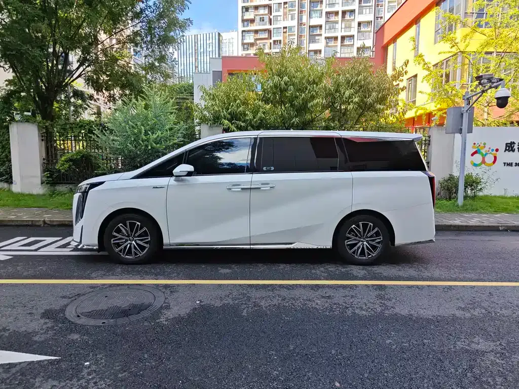 GAC Motor Trumpchi M8 — фото 3