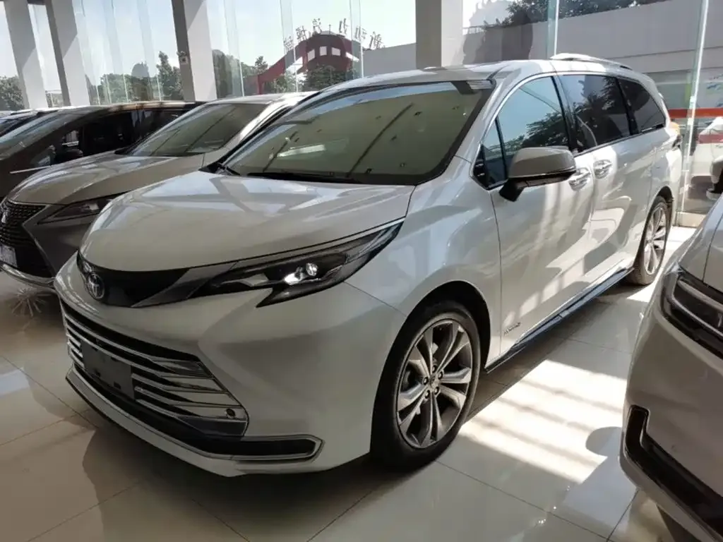 Toyota Sienna — фото 5