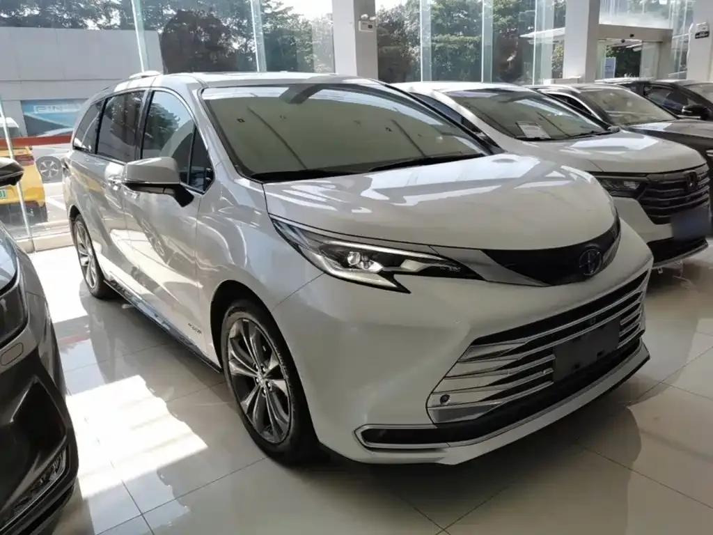 Toyota Sienna — фото 4