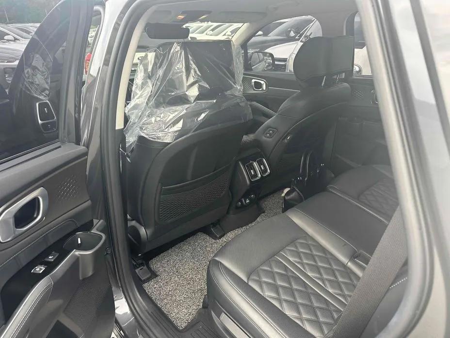 Kia Sorento — фото 7