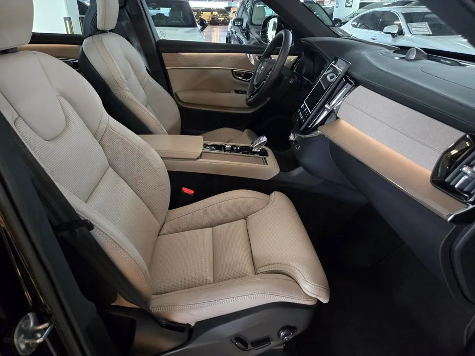 Volvo XC90 — фото 10