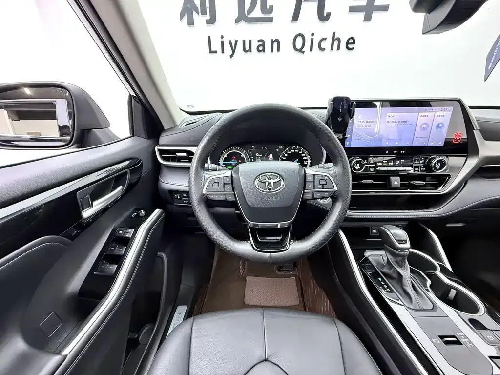 Toyota Highlander — фото 10
