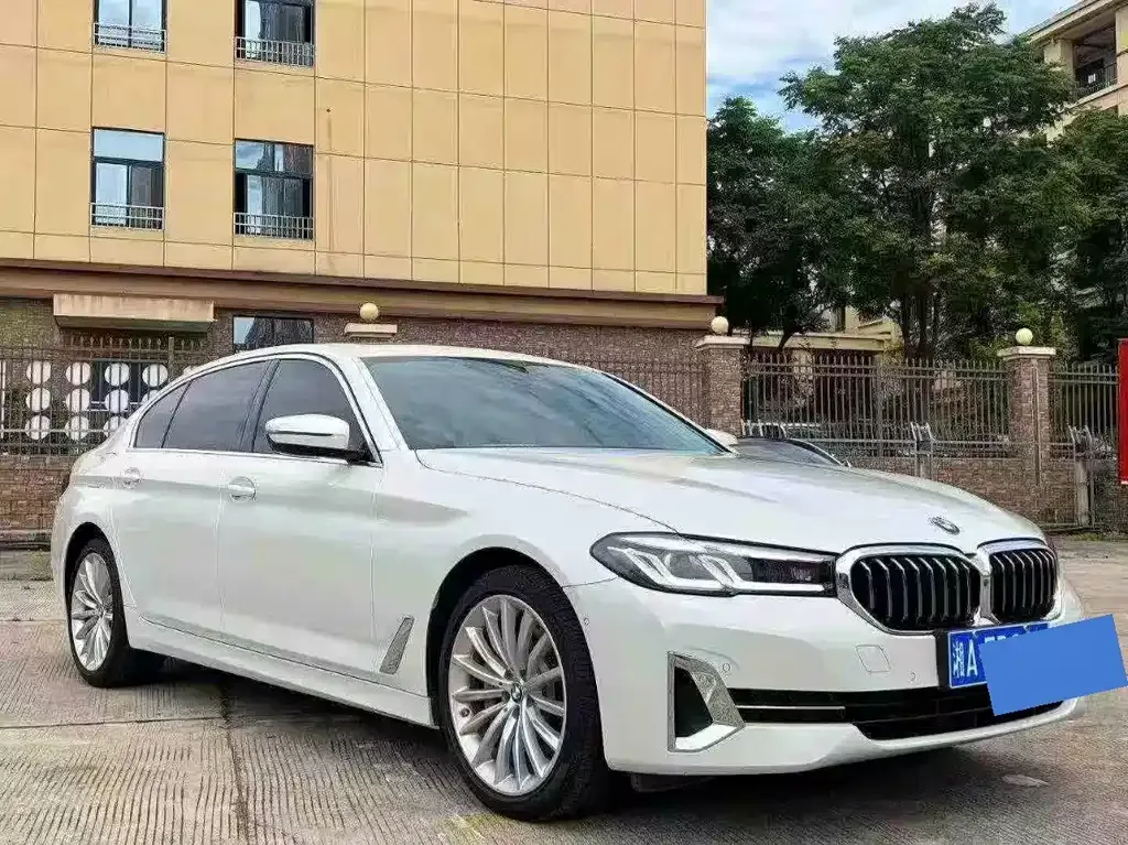 BMW 5 Series — фото 9
