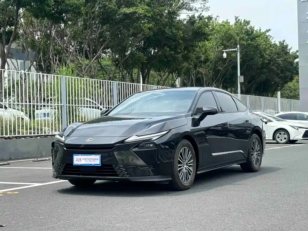 Lexus ES — фото 1