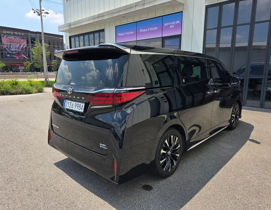 Toyota Alphard — фото 4