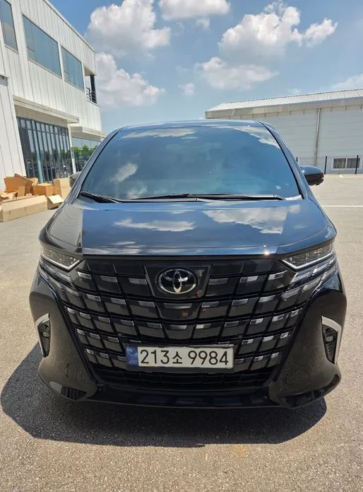 Toyota Alphard — фото 2