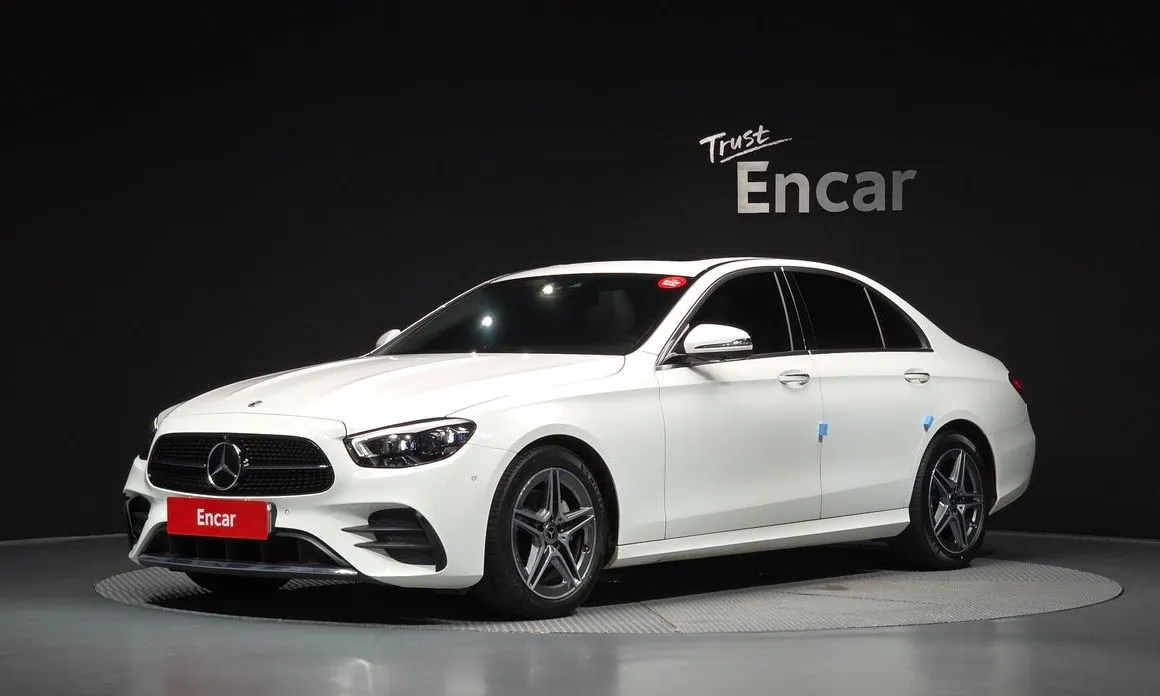 Mercedes-Benz E-Class — фото 1