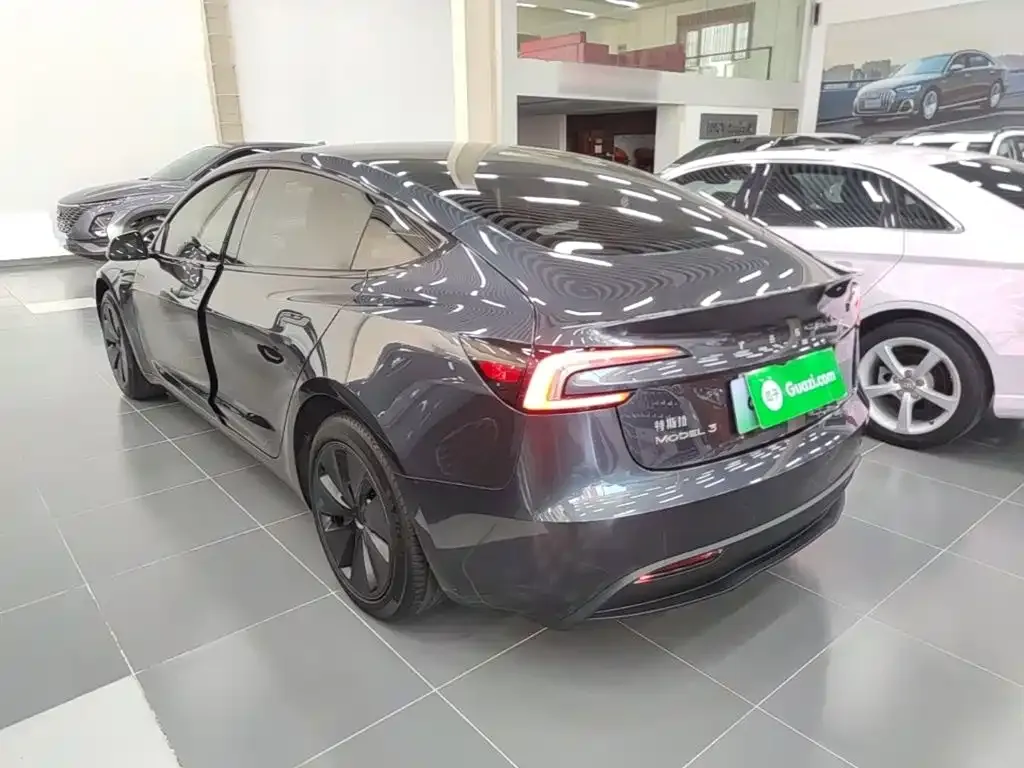 Tesla Model 3 — фото 10