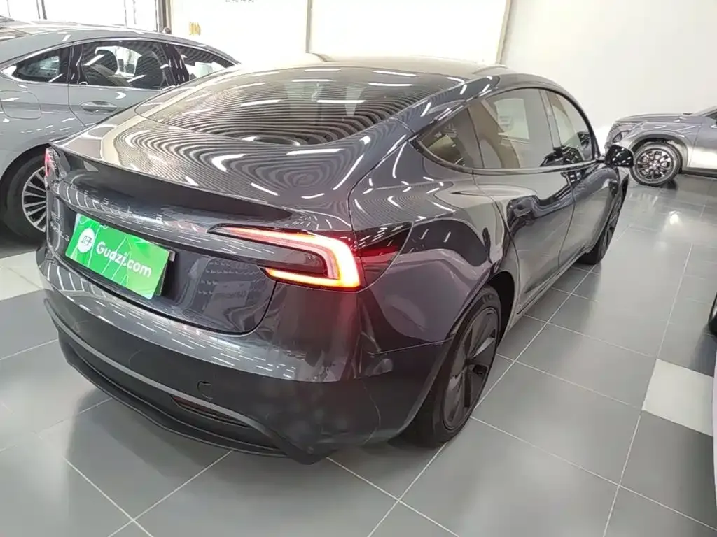 Tesla Model 3 — фото 7