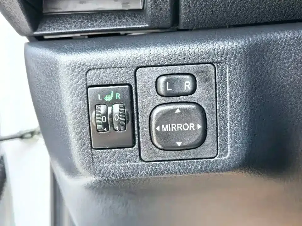 Toyota Yaris L — фото 9