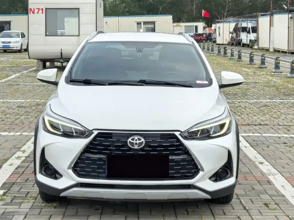 Toyota Yaris L — фото 10