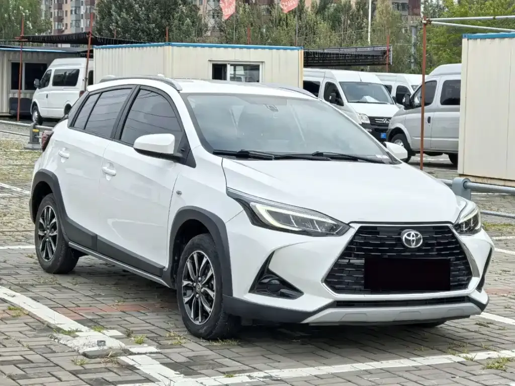 Toyota Yaris L — фото 8