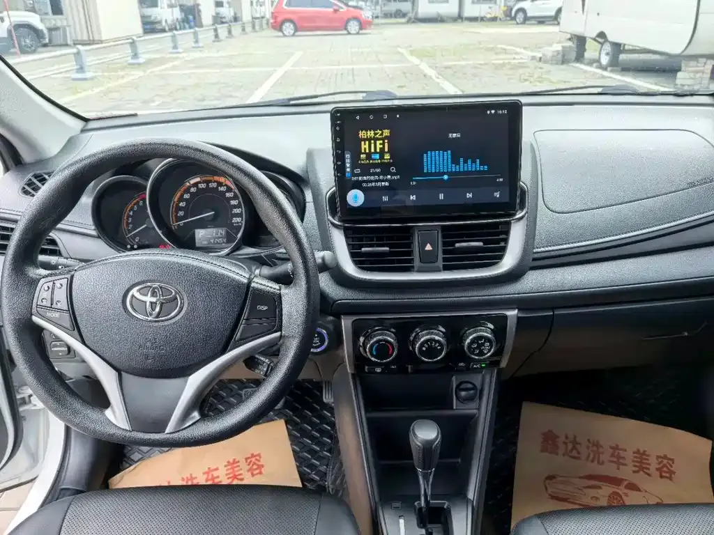 Toyota Yaris L — фото 5