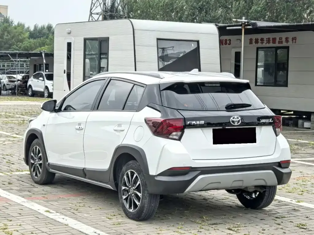 Toyota Yaris L — фото 3