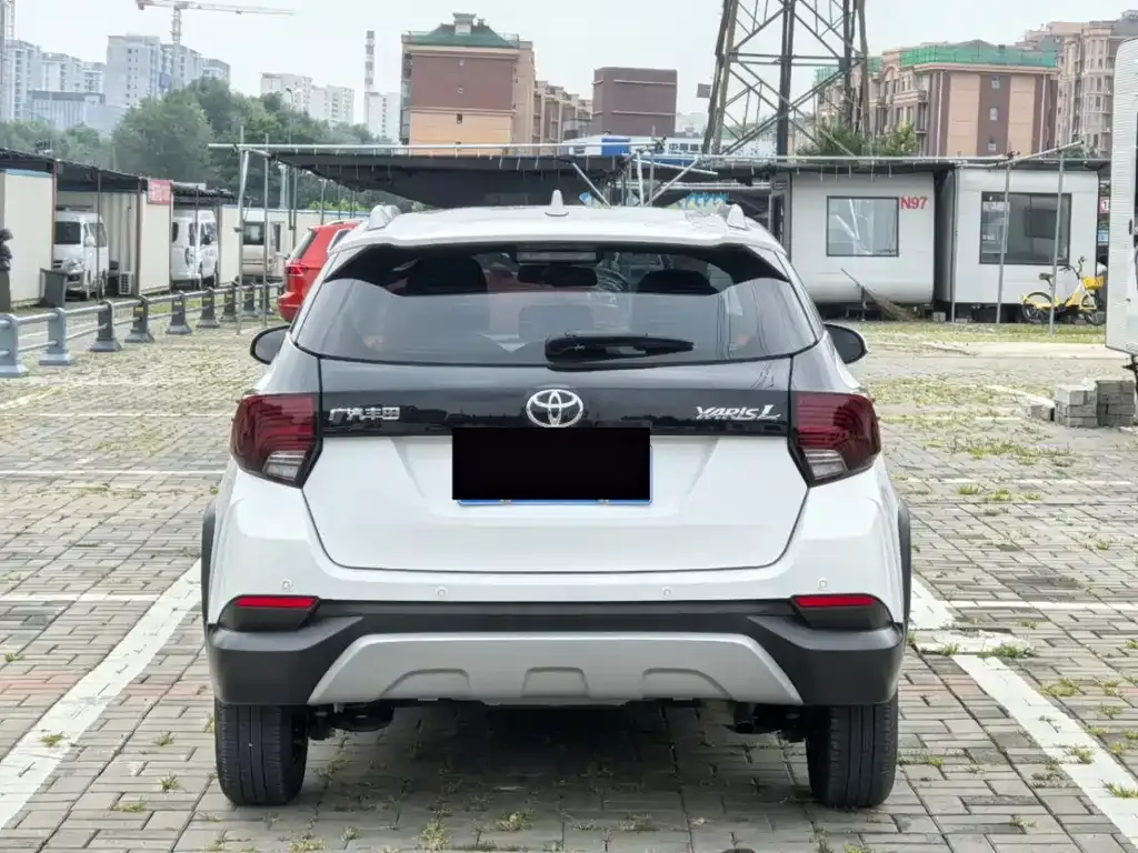 Toyota Yaris L — фото 2